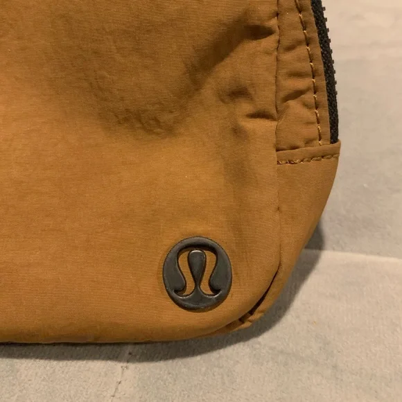 Lululemon Everywhere Belt Bag OG Burnt Caramel - Picture 6 of 15